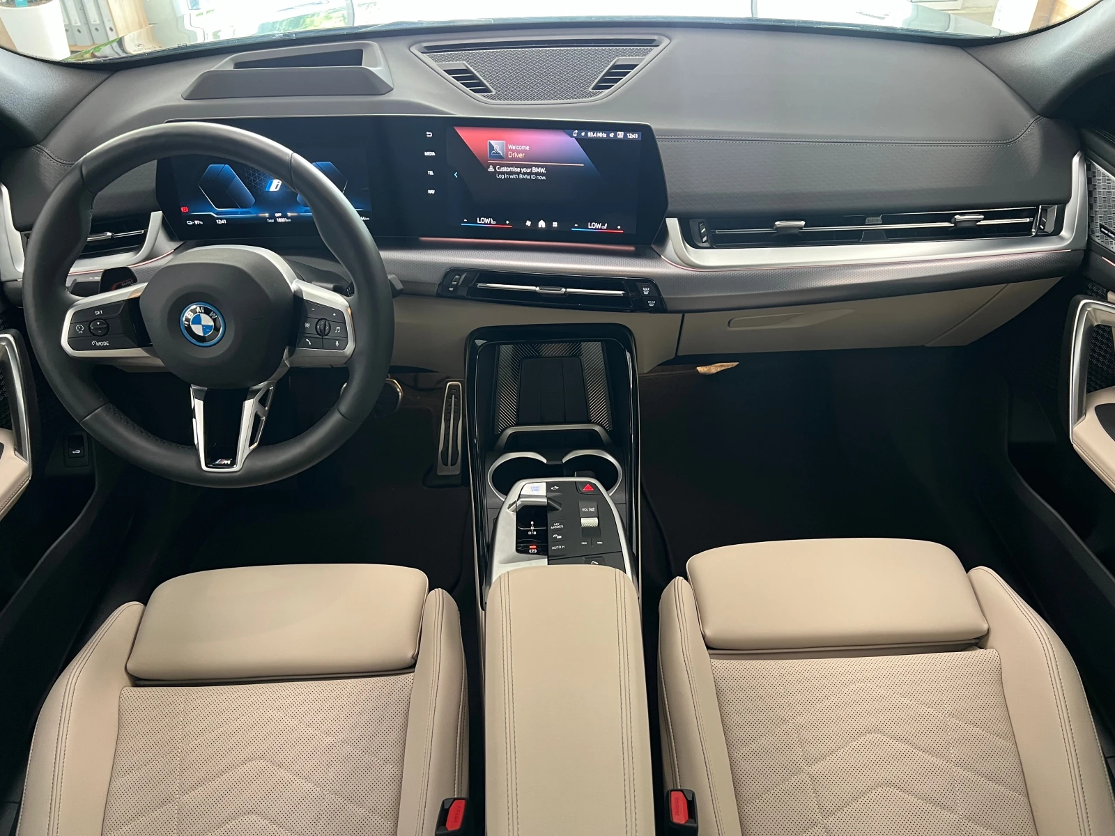 BMW iX2 xDrive30, снимка 11 - Автомобили и джипове - 55539831