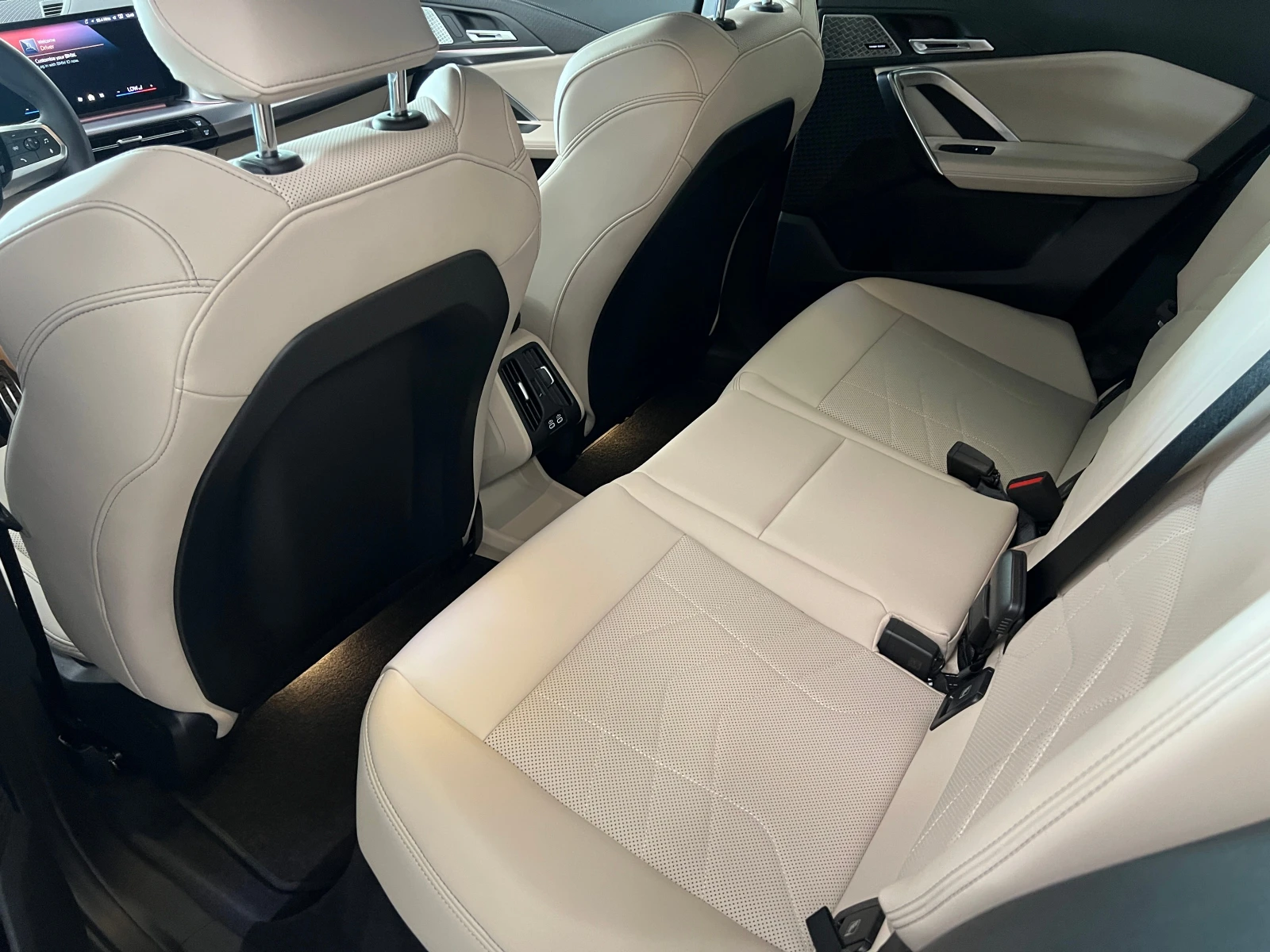 BMW iX2 xDrive30, снимка 10 - Автомобили и джипове - 55539831