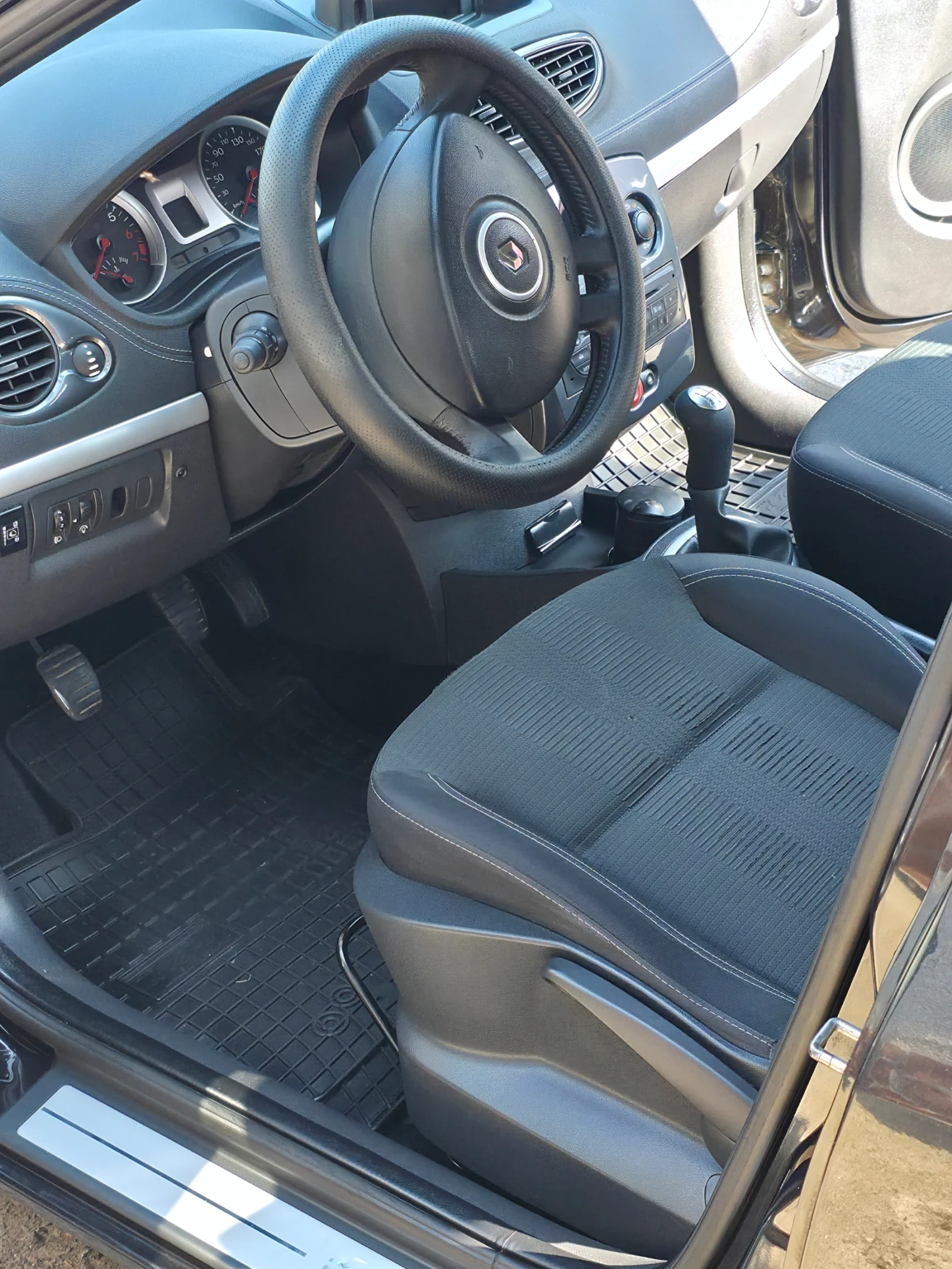 Renault Clio 5, снимка 10 - Автомобили и джипове - 55647566