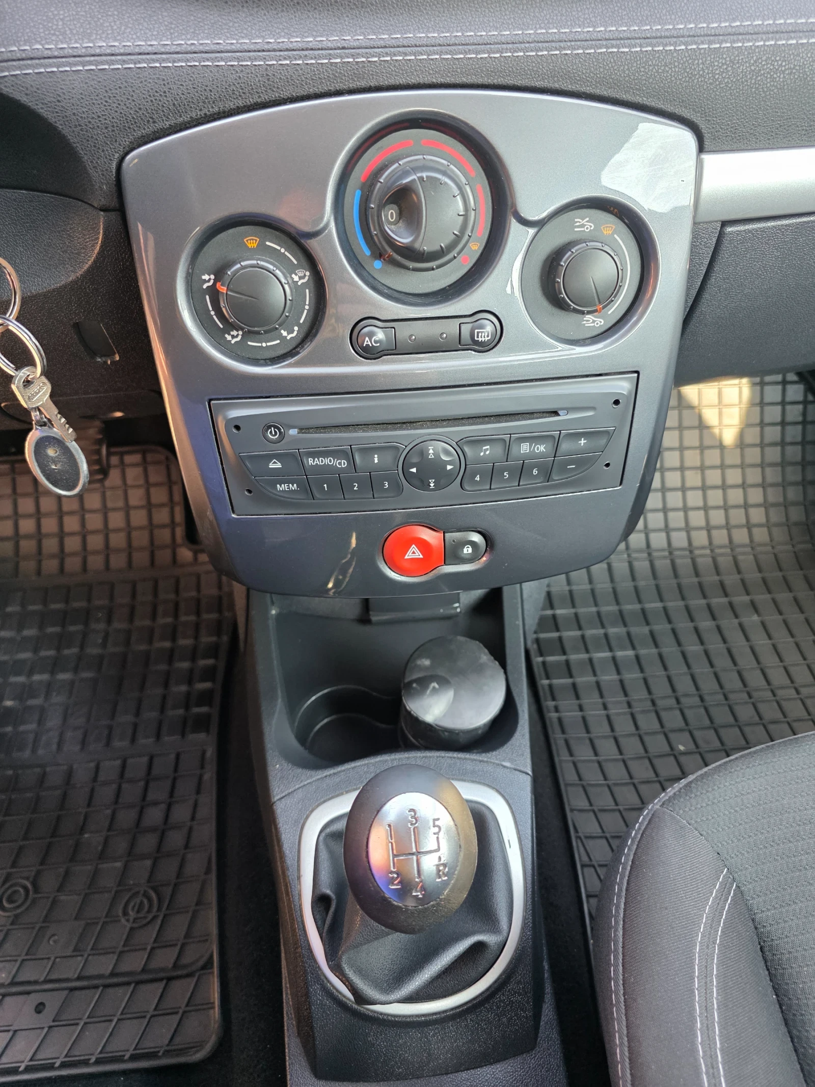 Renault Clio 5, снимка 15 - Автомобили и джипове - 55647566