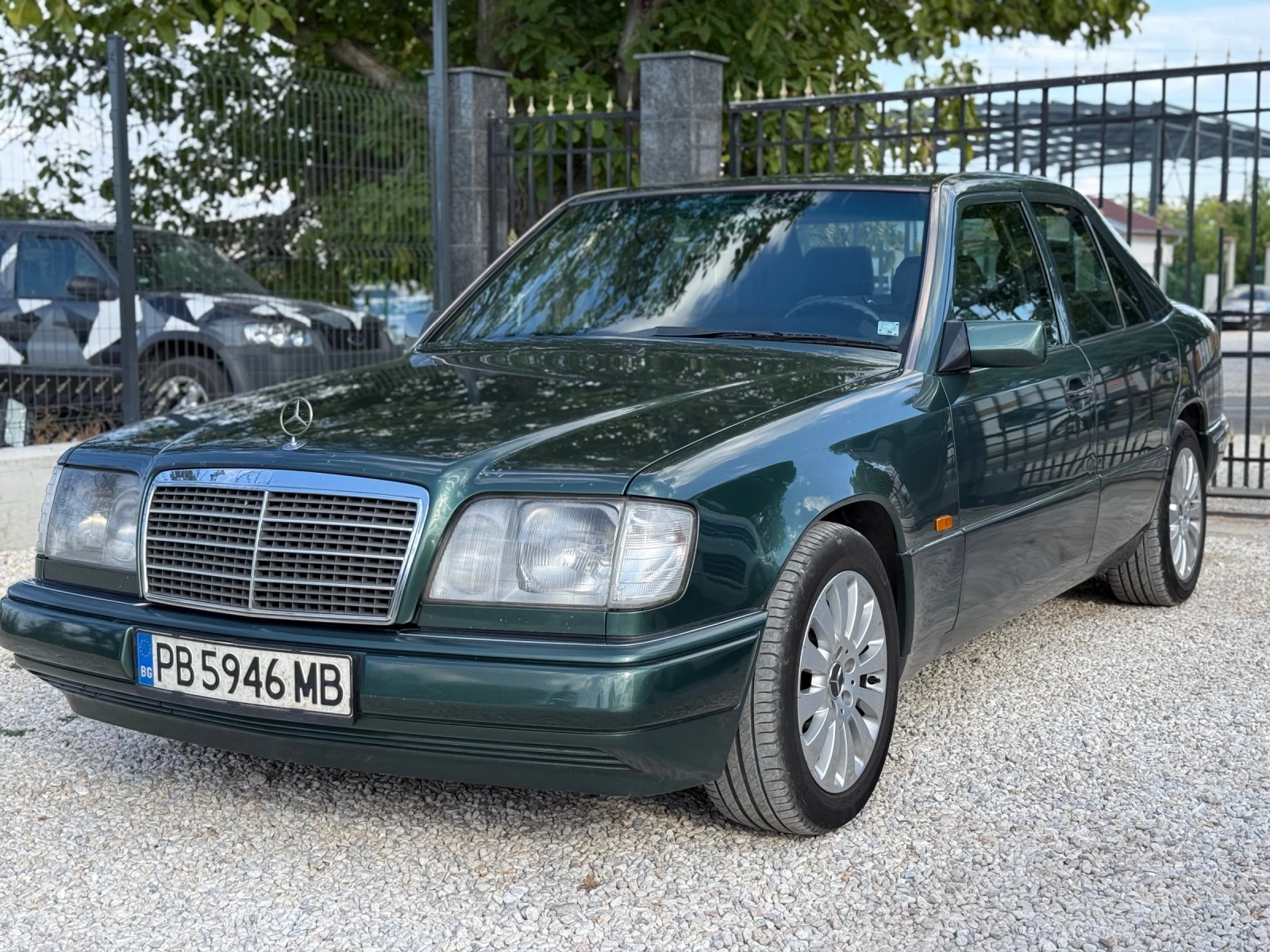 Mercedes-Benz E 200 ШИРОКА ЛАЙСТНА/КЛИМАТРОНИК, снимка 2 - Автомобили и джипове - 55982071