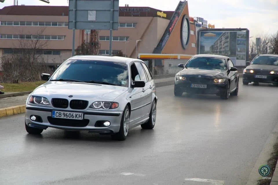 BMW 330, снимка 11 - Автомобили и джипове - 56260363