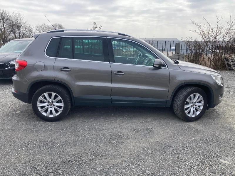 VW Tiguan   ТОП, снимка 3 - Автомобили и джипове - 49322696