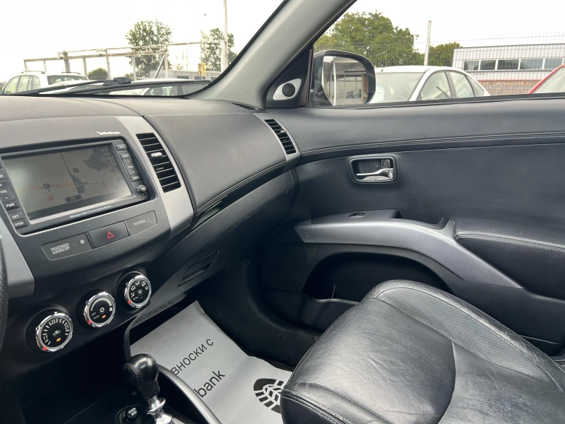 Mitsubishi Outlander 2.2 DI-D, снимка 15 - Автомобили и джипове - 51389226
