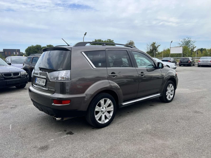 Mitsubishi Outlander 2.2 DI-D, снимка 3 - Автомобили и джипове - 51389226