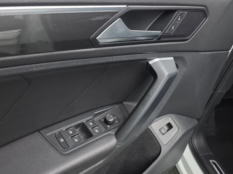 VW Tiguan 2.0 Tdi Premium, снимка 17 - Автомобили и джипове - 55888215