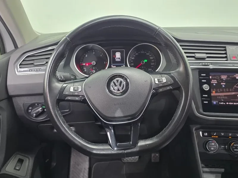 VW Tiguan 2.0 Tdi Premium, снимка 13 - Автомобили и джипове - 55888215