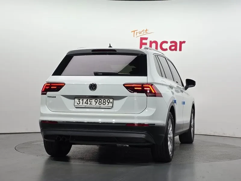 VW Tiguan 2.0 Tdi Premium, снимка 4 - Автомобили и джипове - 55888215