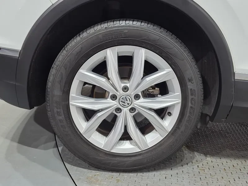 VW Tiguan 2.0 Tdi Premium, снимка 5 - Автомобили и джипове - 55888215