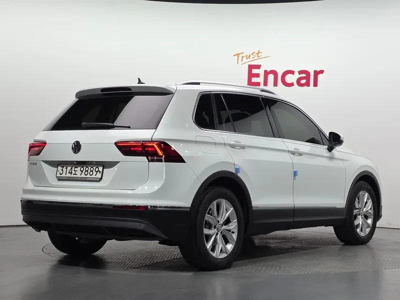 VW Tiguan 2.0 Tdi Premium, снимка 2 - Автомобили и джипове - 55888215
