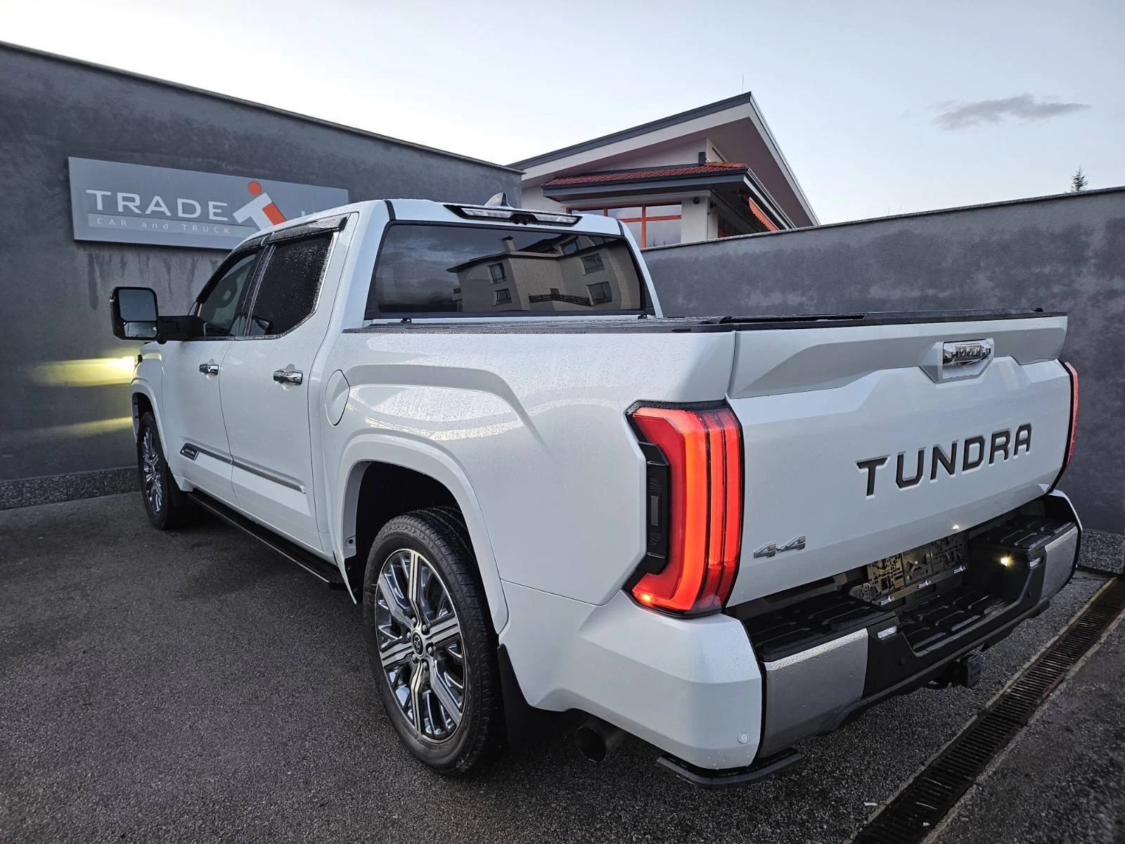 Toyota Tundra 3.5L V6 AWD CAPSTONE - изображение 6