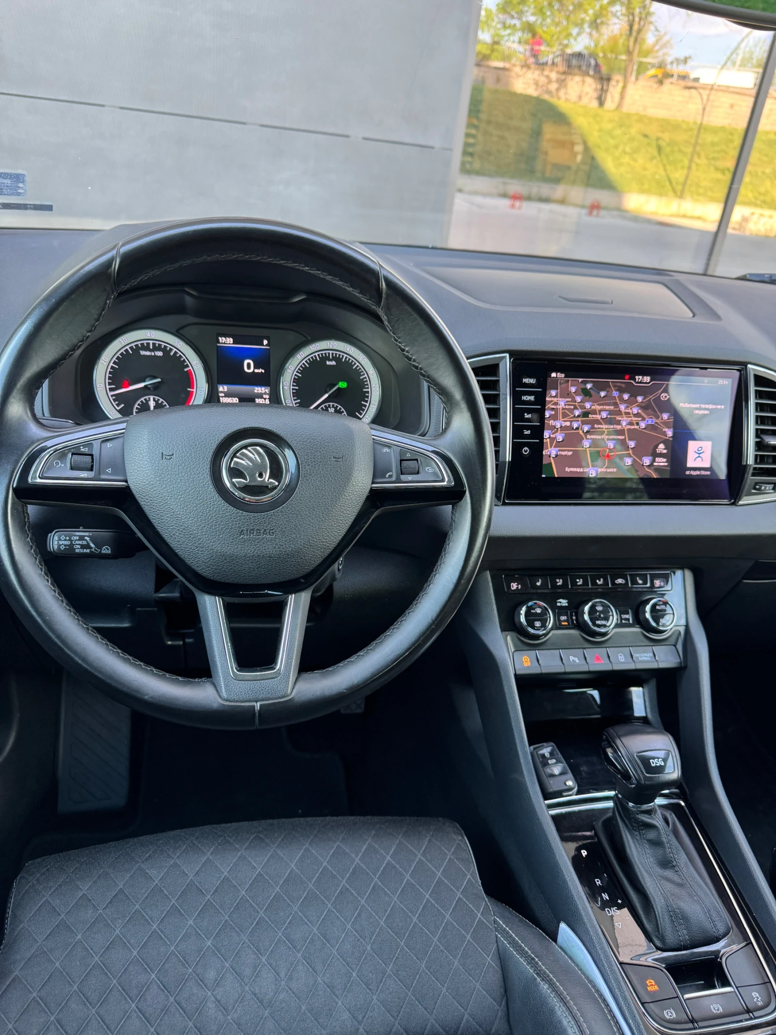 Skoda Karoq 1.5 ACT TSI* Keyless* Подгрев предни/задни седалки, снимка 5 - Автомобили и джипове - 54345304