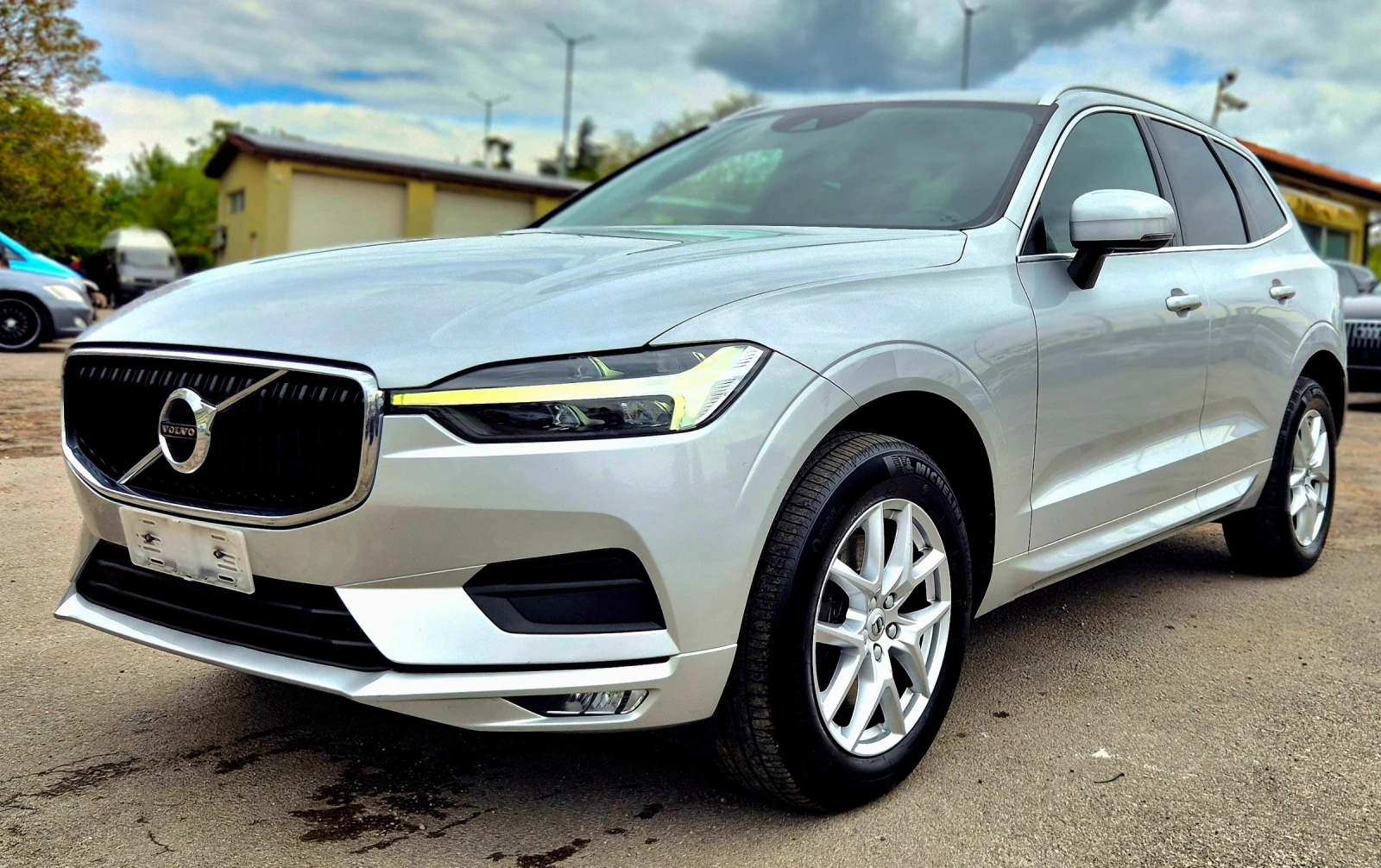 Volvo XC60 2.0D* MILDHYBRID* AWD* NAVI* CAMERA* LED* KEYLESS, снимка 2 - Автомобили и джипове - 54388367