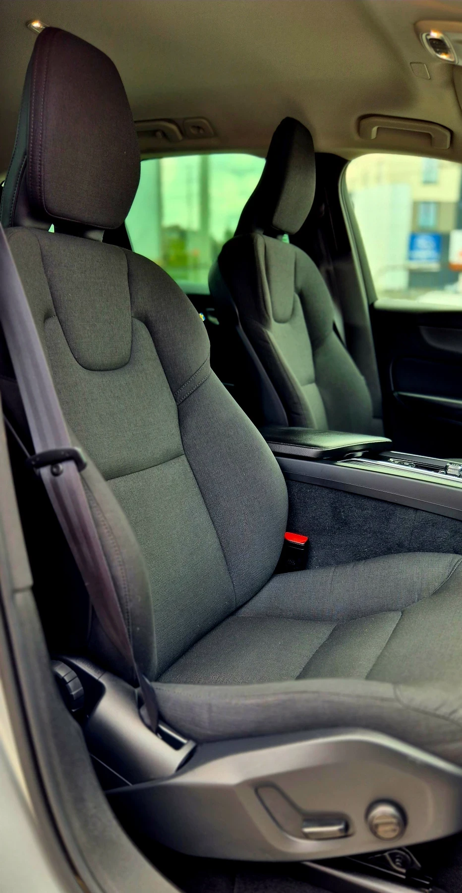 Volvo XC60 2.0D* MILDHYBRID* AWD* NAVI* CAMERA* LED* KEYLESS, снимка 13 - Автомобили и джипове - 54388367