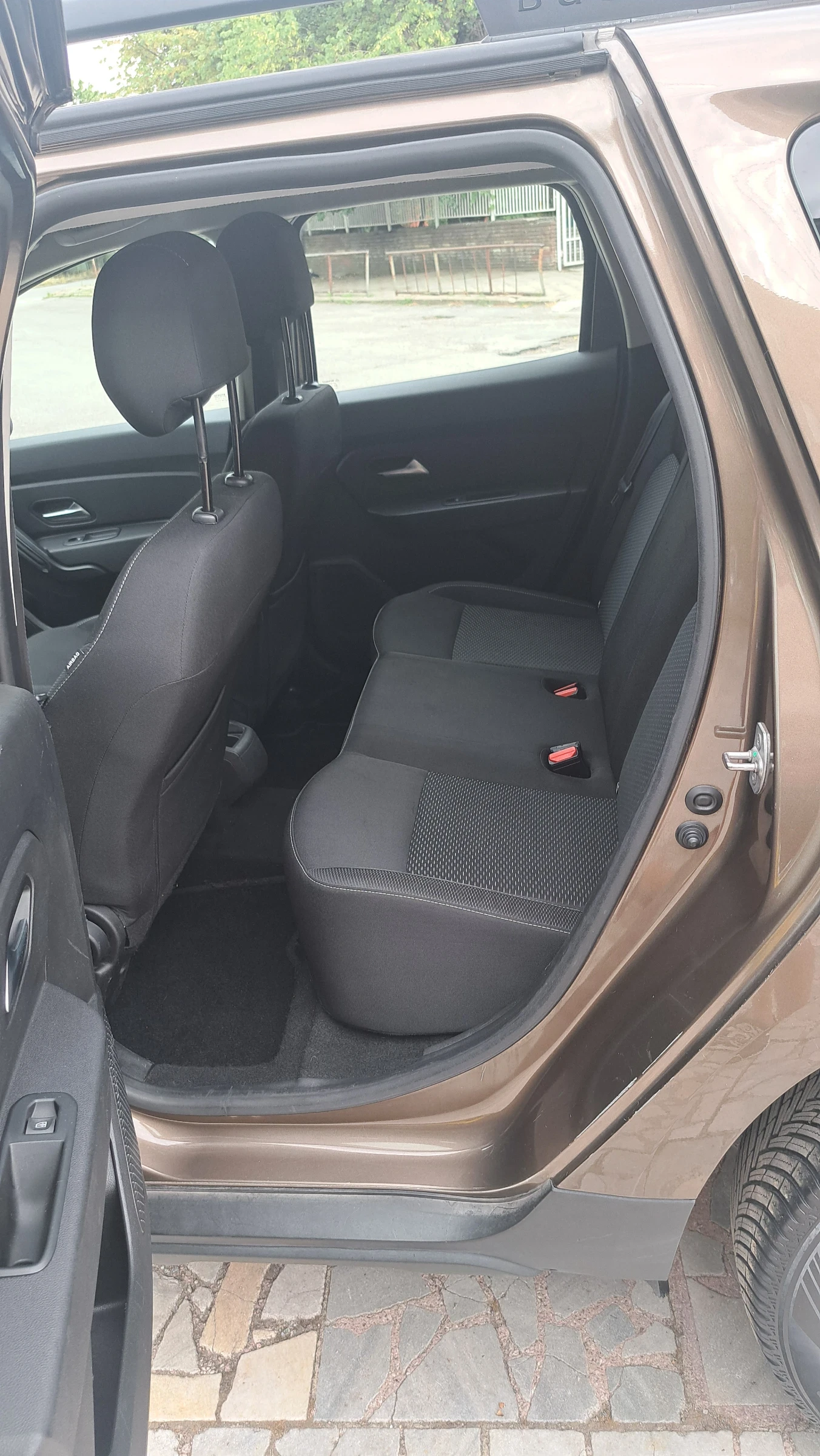 Dacia Duster, снимка 16 - Автомобили и джипове - 55138010