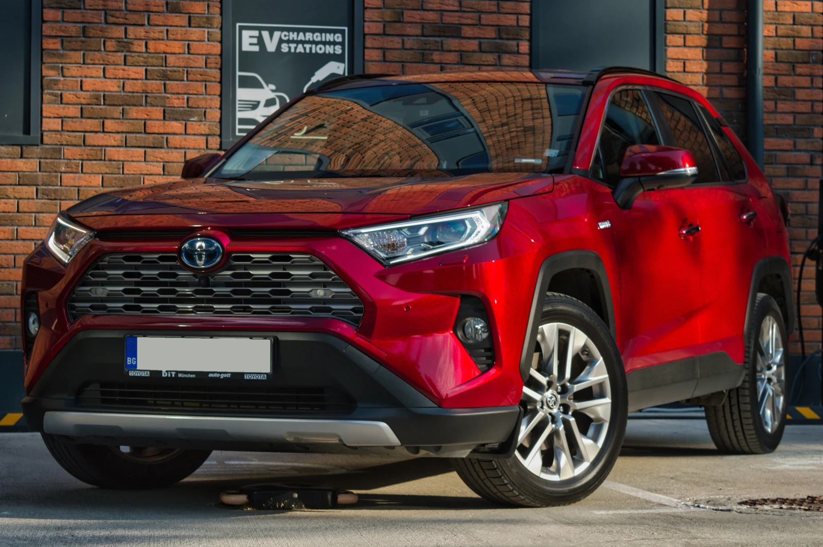 Toyota Rav4 2.5L Hybrid Luxury AWD-i �������� �������� | Mobile.bg � ����������� 1