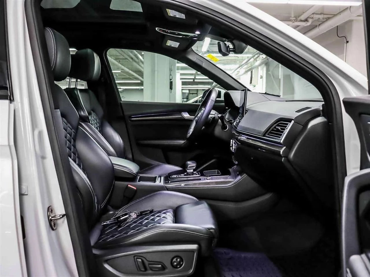 Audi SQ5 Technik | Black Optic | Carbon ОТ ПРЕДСТАВИТЕЛСТВО, снимка 11 - Автомобили и джипове - 55891936