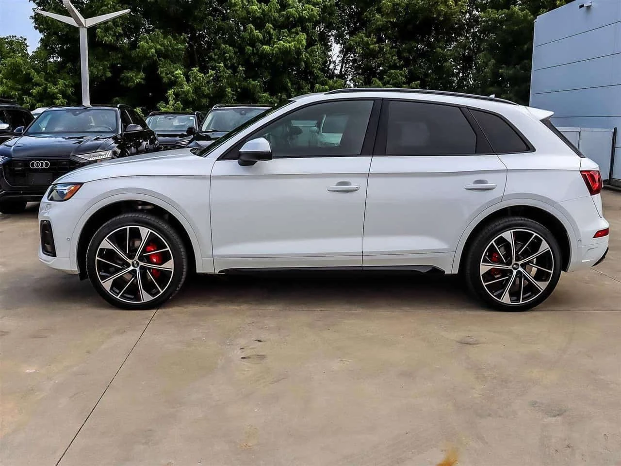 Audi SQ5 Technik | Black Optic | Carbon ОТ ПРЕДСТАВИТЕЛСТВО, снимка 5 - Автомобили и джипове - 55891936