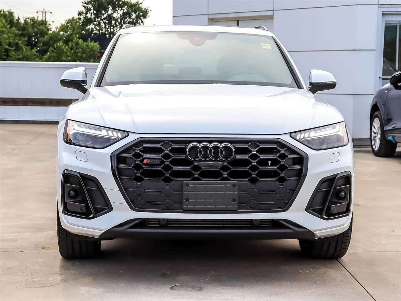 Audi SQ5 Technik | Black Optic | Carbon ОТ ПРЕДСТАВИТЕЛСТВО, снимка 2 - Автомобили и джипове - 55891936