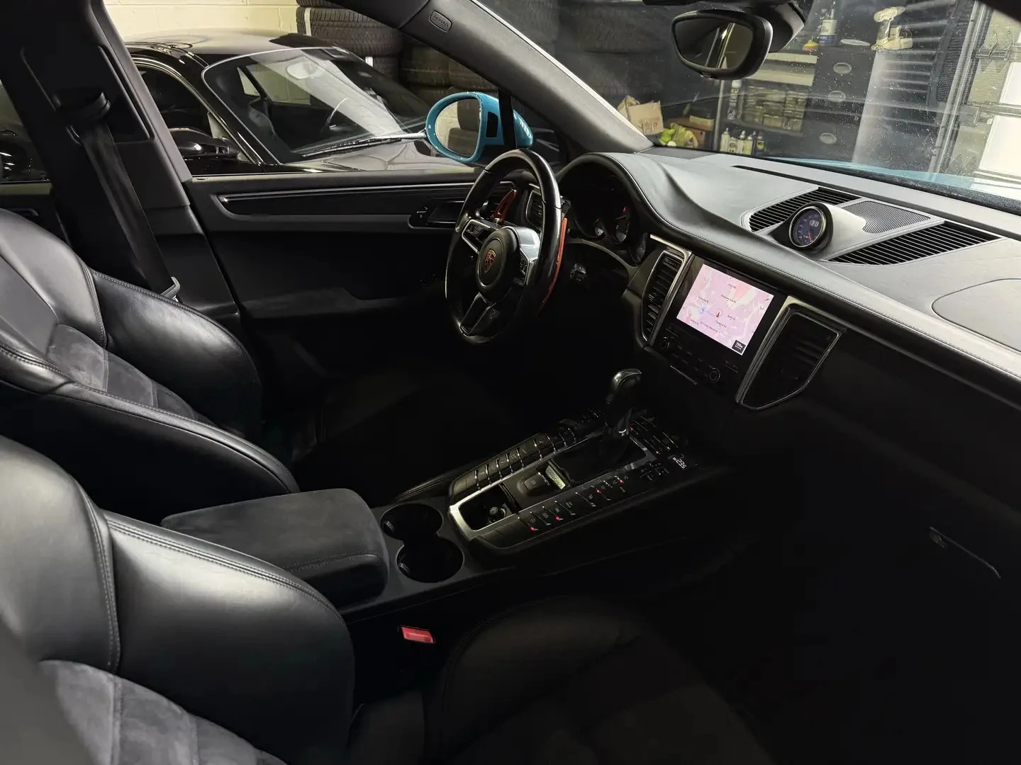 Porsche Macan GTS* SPORT CHRONO* BOSE* AKRAPOVIC* PDLS, снимка 8 - Автомобили и джипове - 56022465