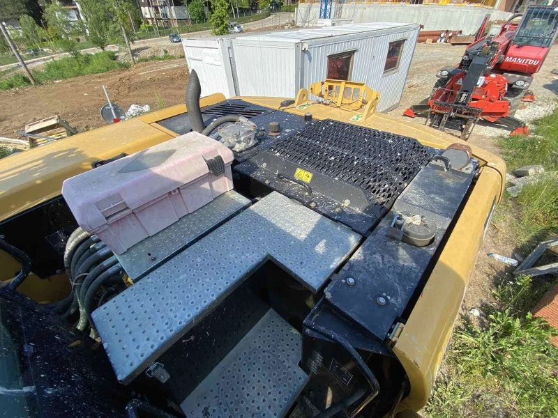 Багер Cat 318, снимка 6 - Индустриална техника - 50639826