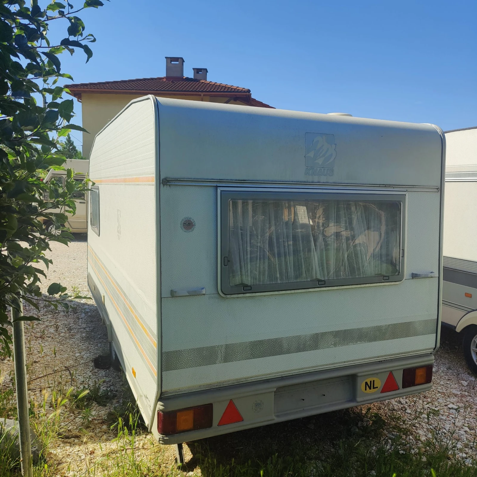 Каравана Knaus sudwind 420, снимка 3 - Каравани и кемпери - 54913179