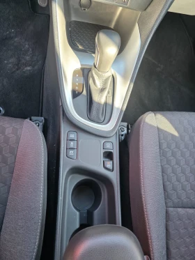 Toyota Yaris 1.5 Hybrid / Гаранция 2033 , снимка 10