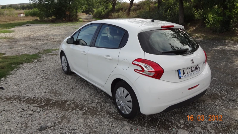 Peugeot 208, снимка 4 - Автомобили и джипове - 47310423