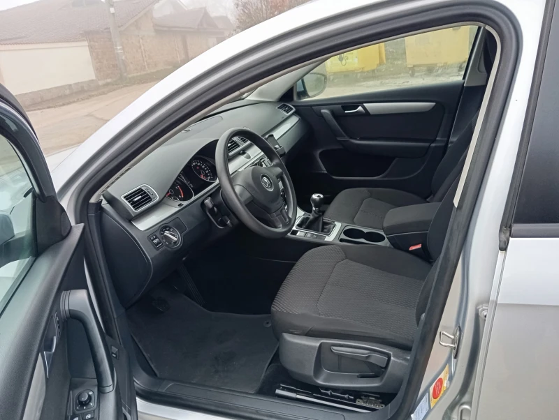 VW Passat 1.9-D-NAVI-КЛИМАТРОНИК, снимка 10 - Автомобили и джипове - 52641322