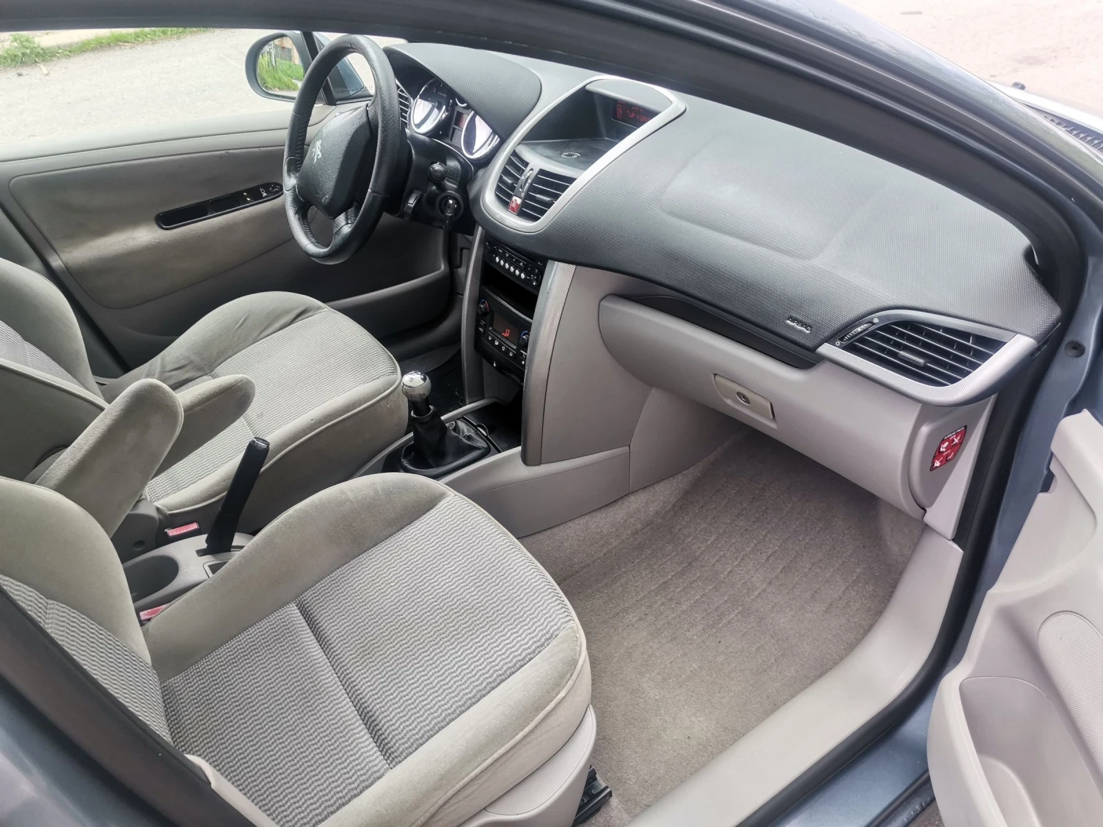Peugeot 207 1.4i - изображение 10