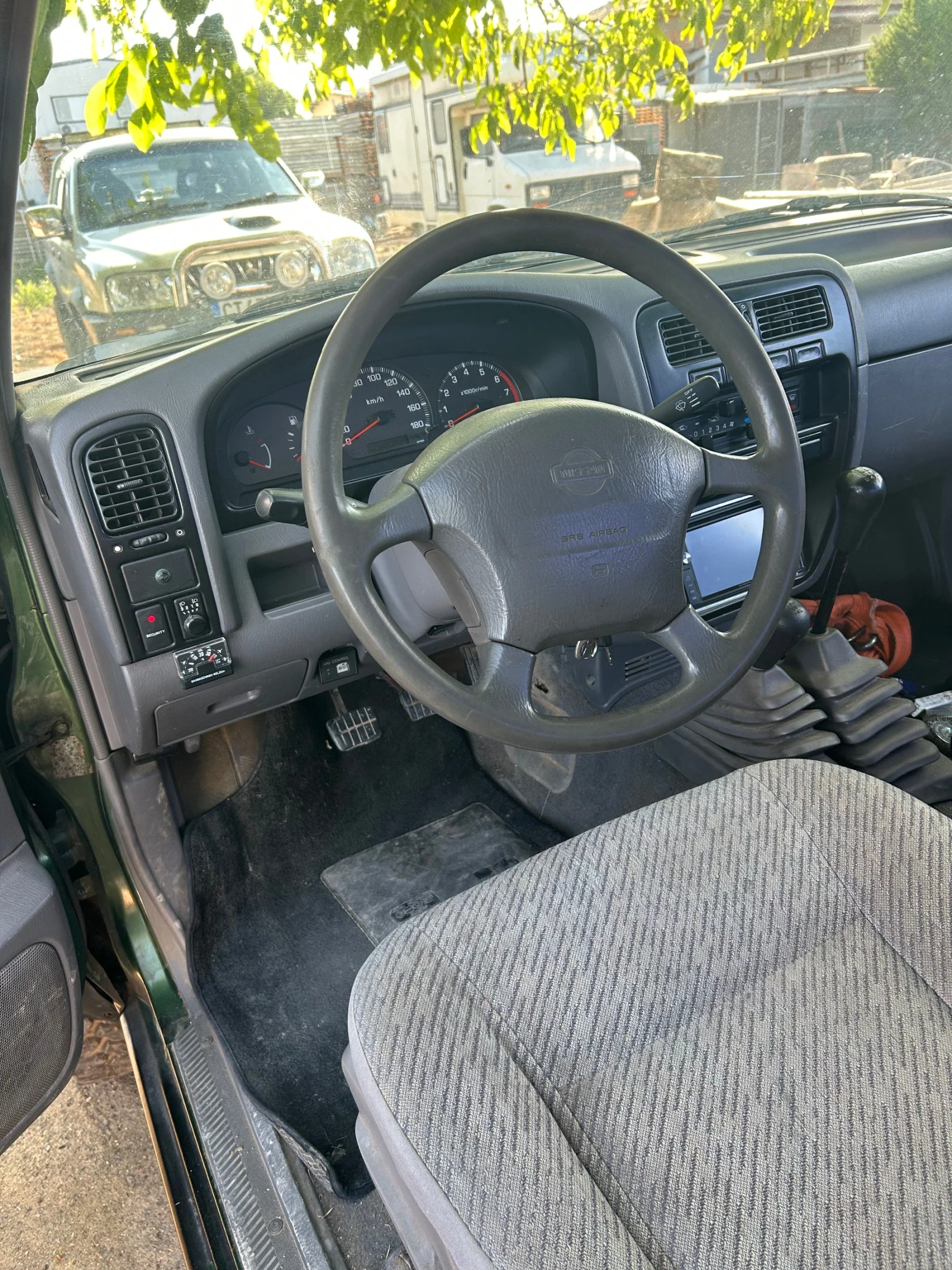 Nissan Pickup  - изображение 6