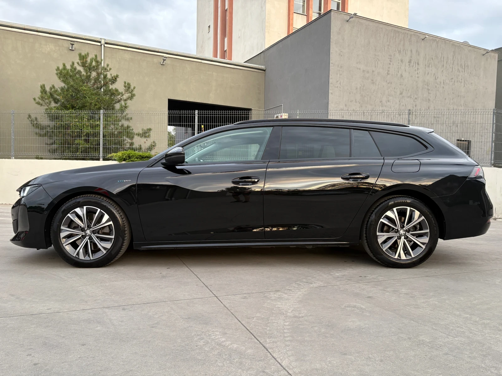 Peugeot 508 Plug in Hybrid 225kc Black Line - изображение 3