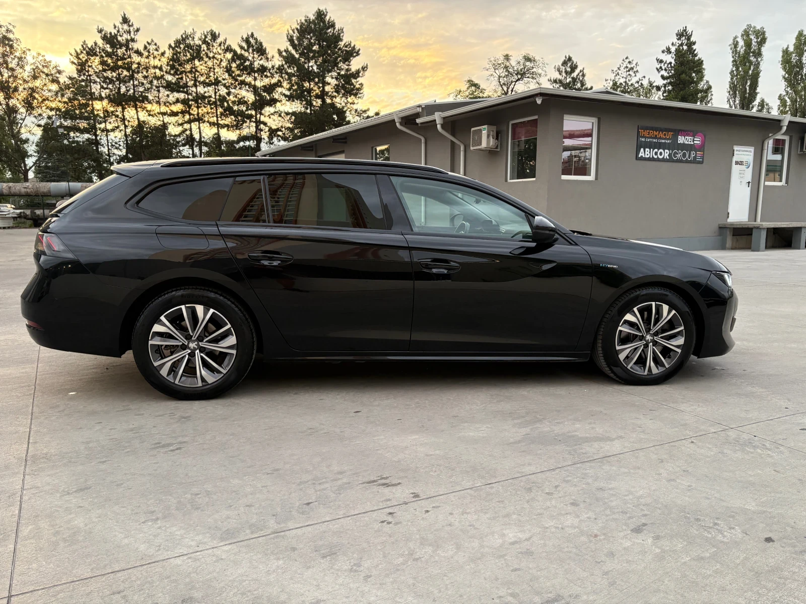 Peugeot 508 Plug in Hybrid 225kc Black Line - изображение 9