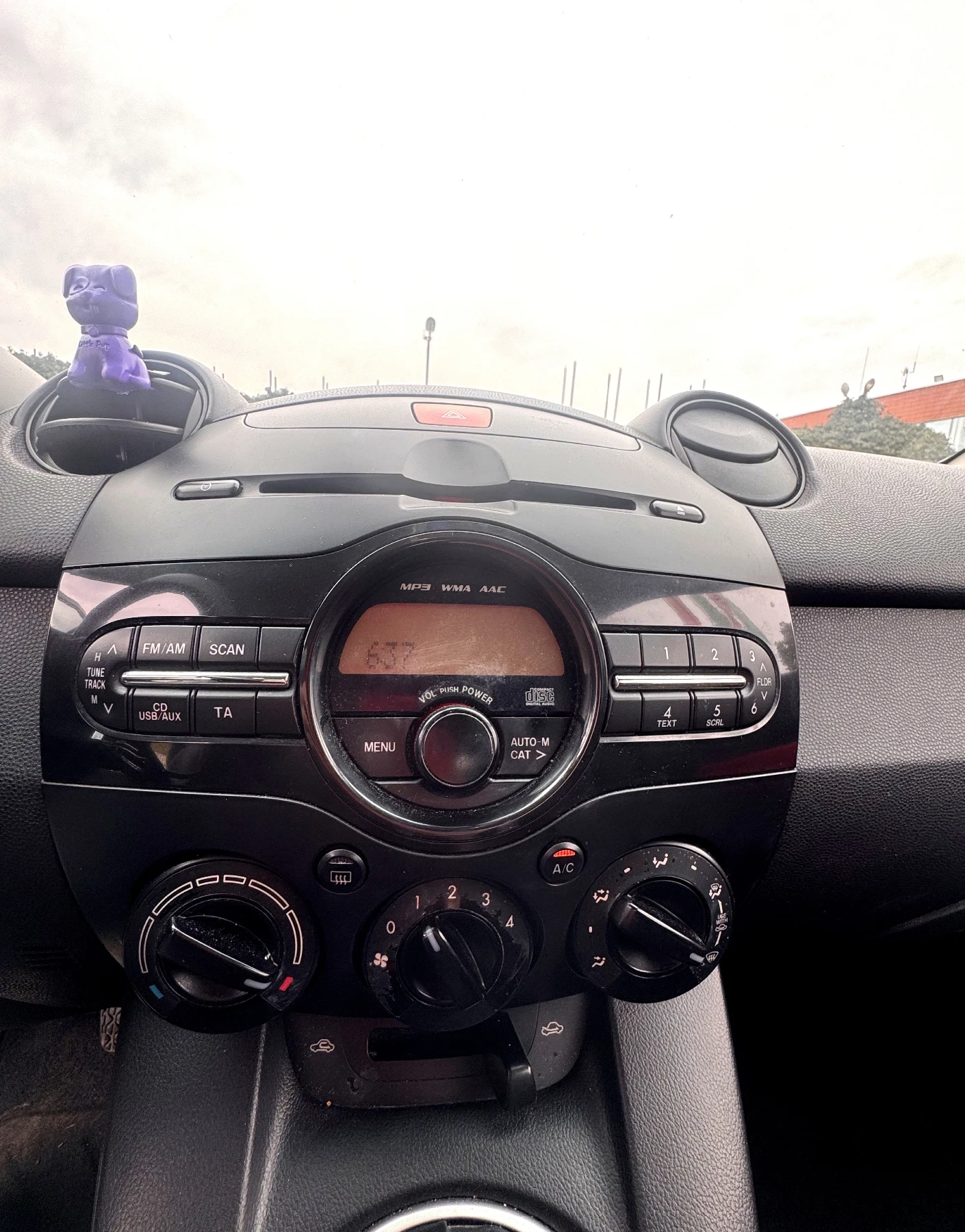 Mazda 2 Mazda 2 - 1.3 бензин 75 к.с., снимка 6 - Автомобили и джипове - 53541132