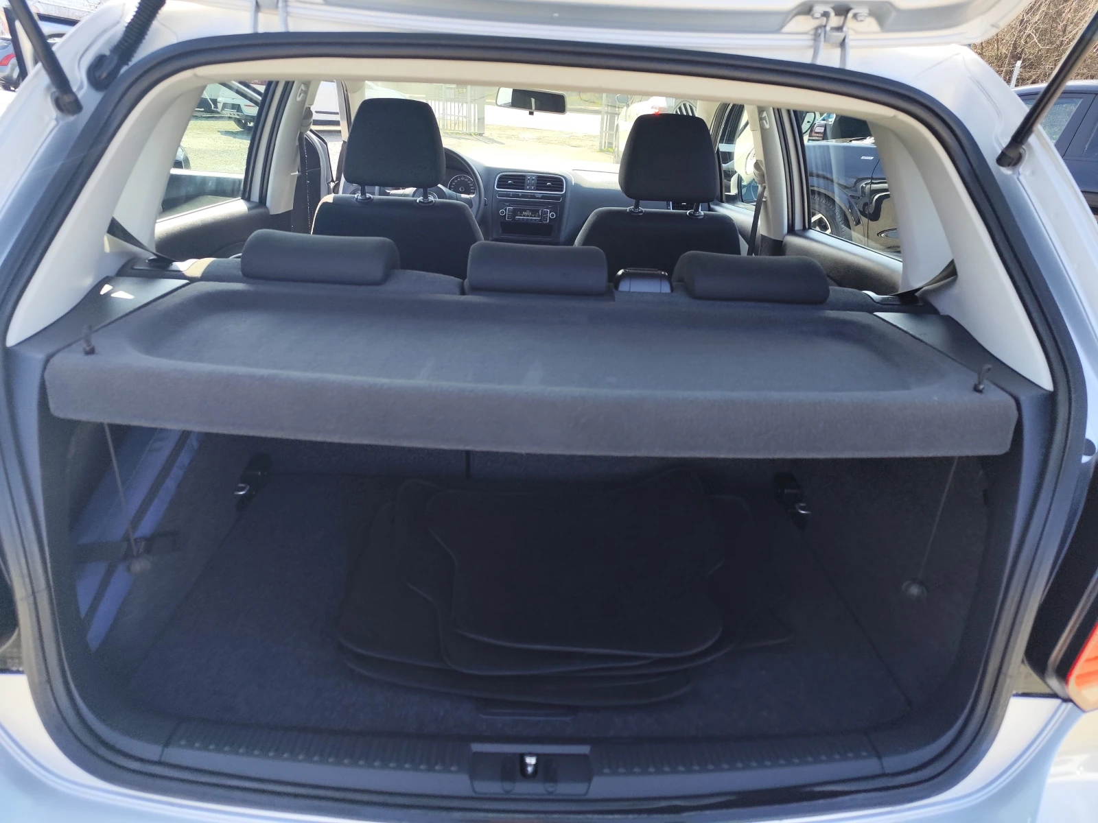 VW Polo 1.2i* EURO5B* 124000km!, снимка 13 - Автомобили и джипове - 53735437