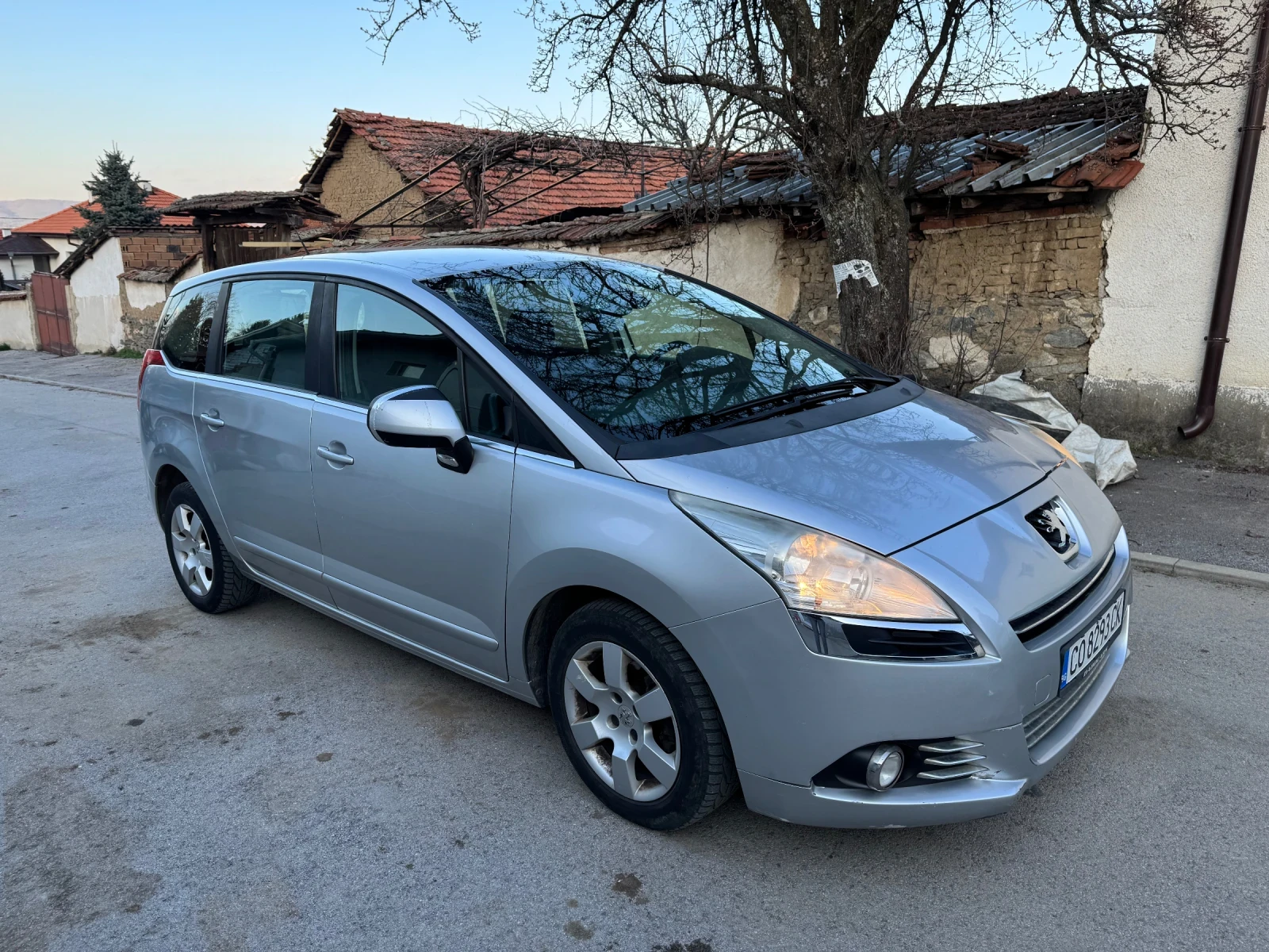 Peugeot 5008 Дизел, снимка 2 - Автомобили и джипове - 53853612