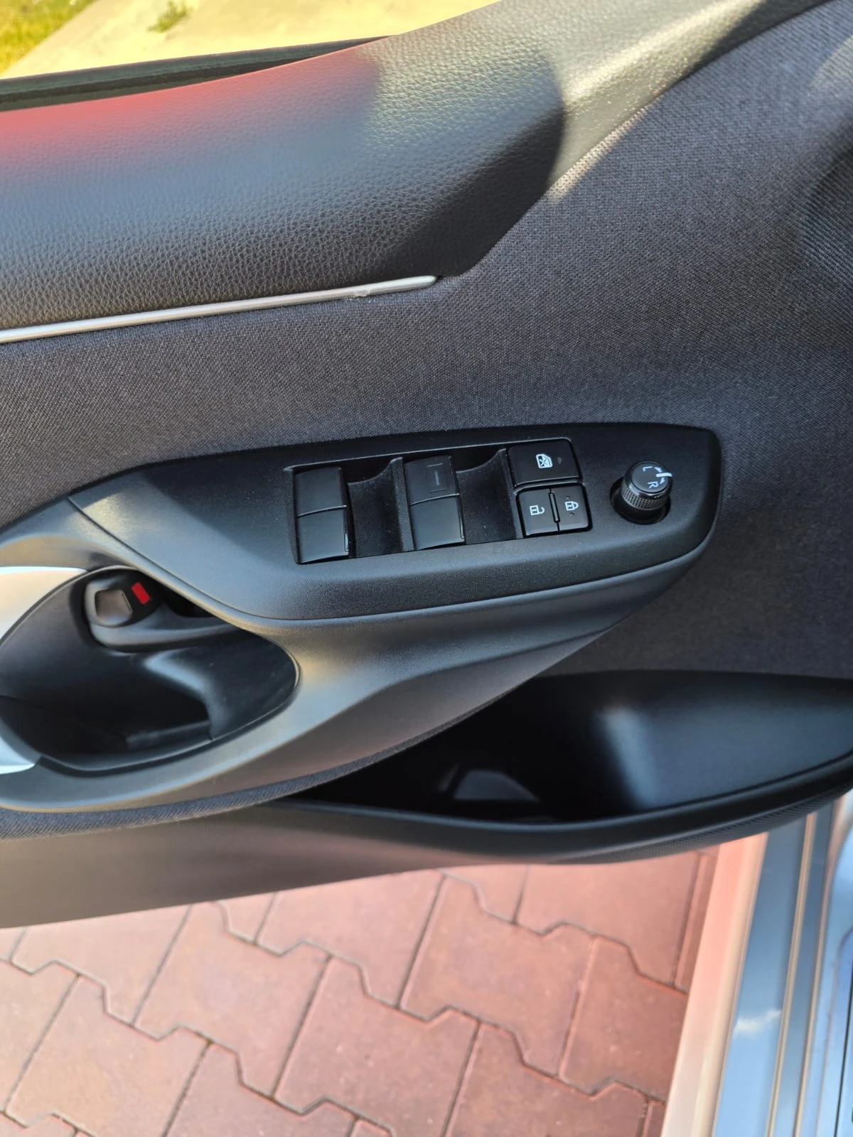 Toyota Yaris 1.5 Hybrid / Гаранция 2033 , снимка 14 - Автомобили и джипове - 53987877