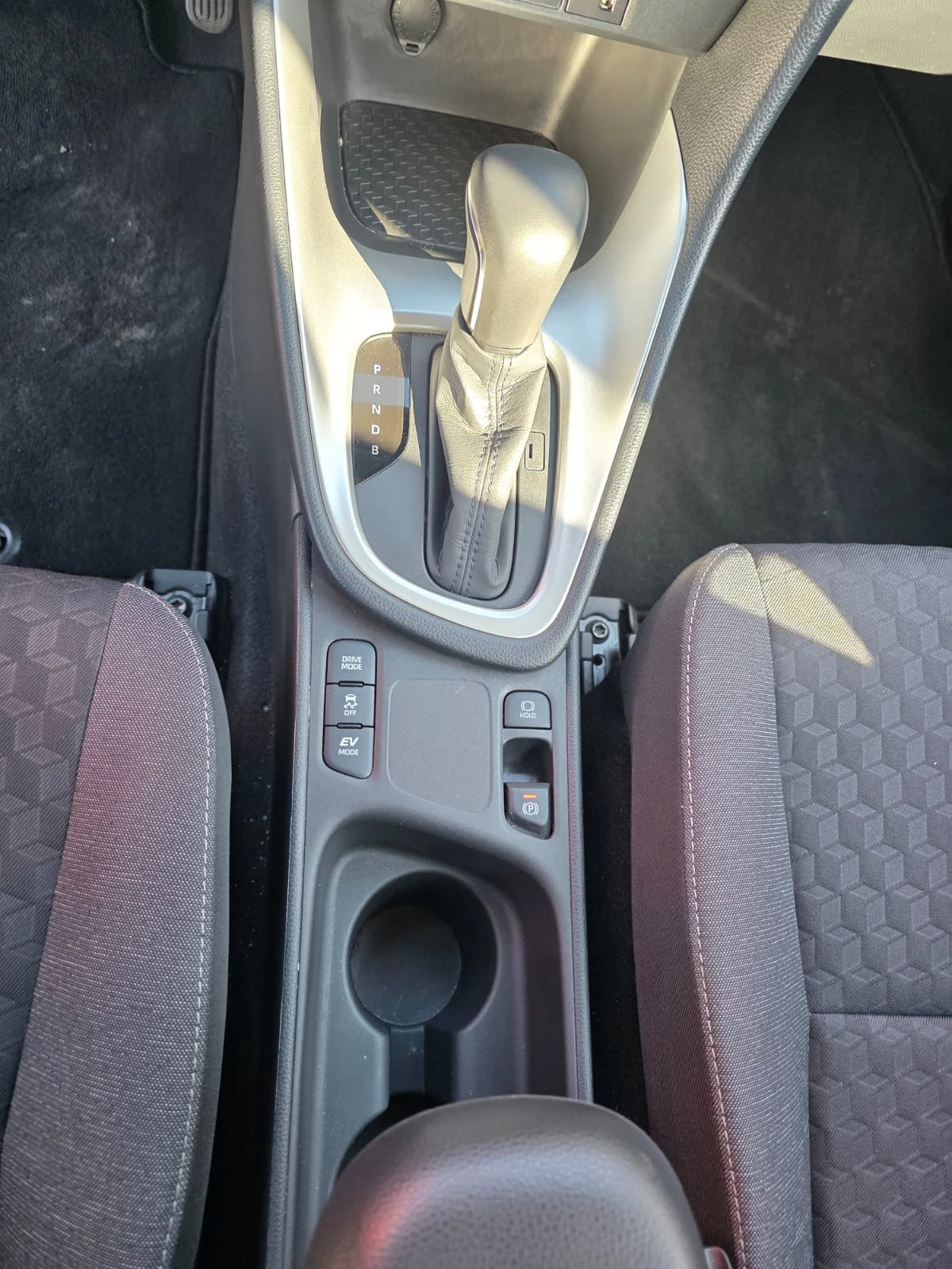 Toyota Yaris 1.5 Hybrid / Гаранция 2033 , снимка 10 - Автомобили и джипове - 53987877