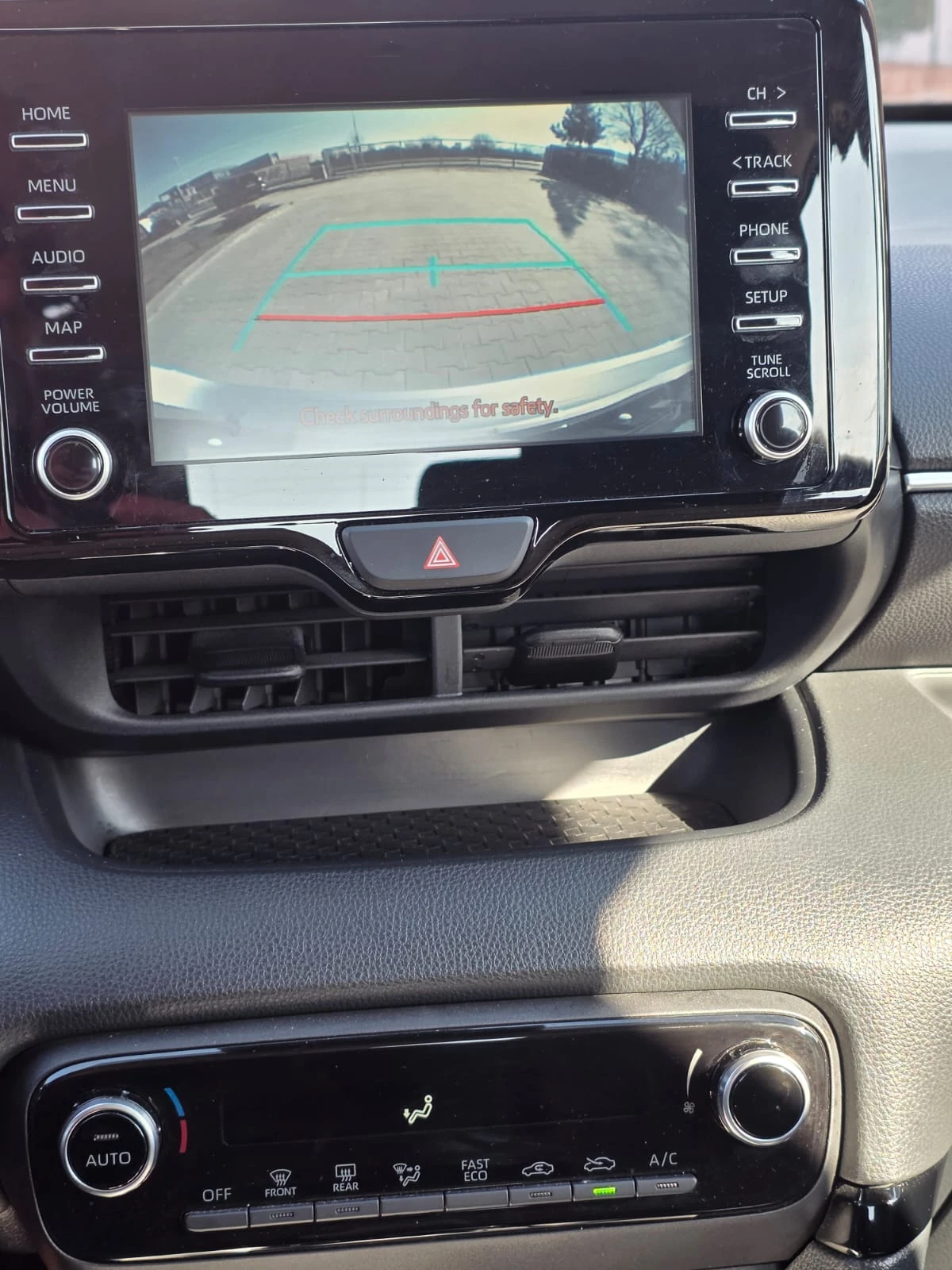 Toyota Yaris 1.5 Hybrid / Гаранция 2033 , снимка 15 - Автомобили и джипове - 53987877