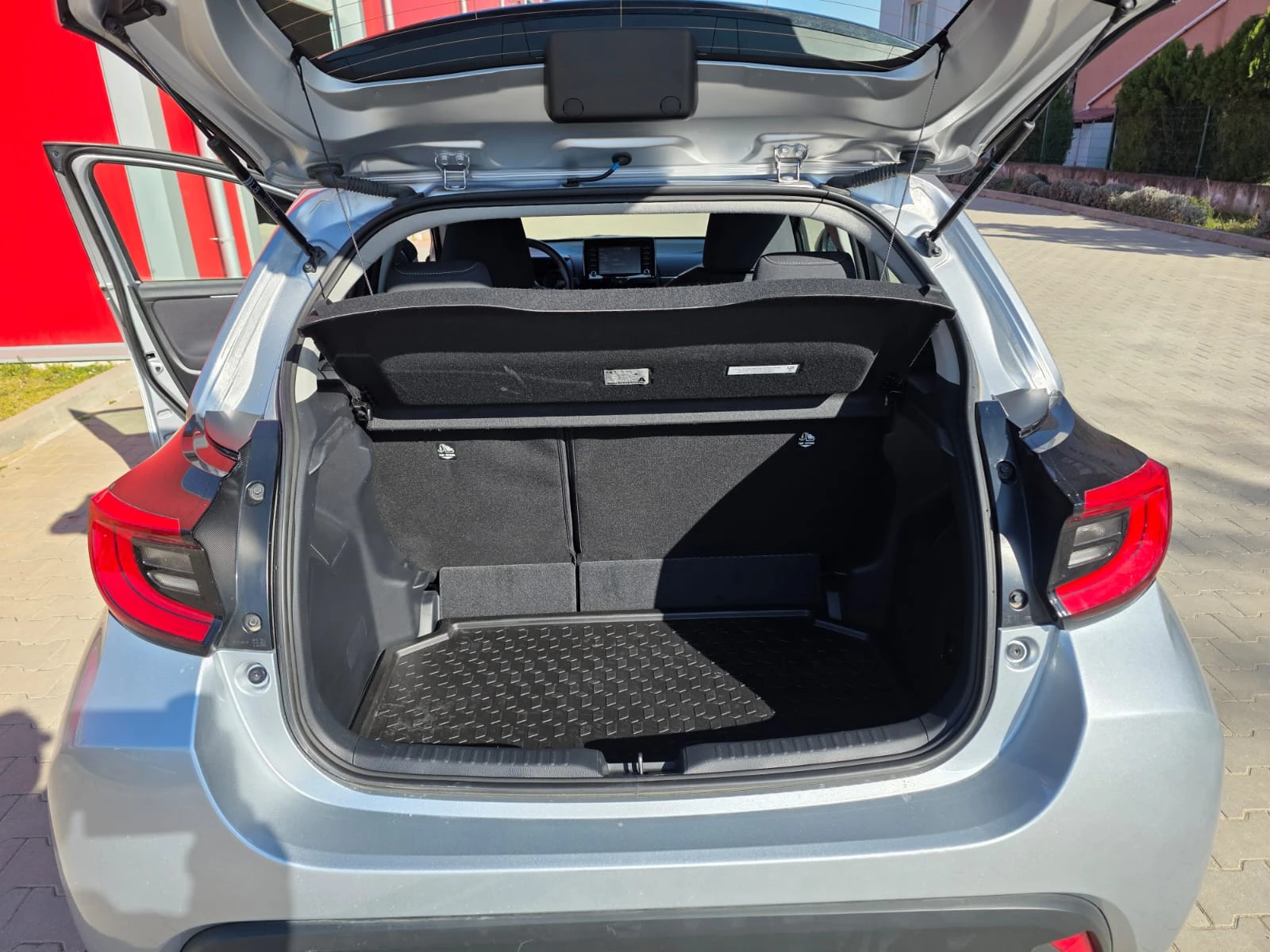 Toyota Yaris 1.5 Hybrid / Гаранция 2033 , снимка 9 - Автомобили и джипове - 53987877