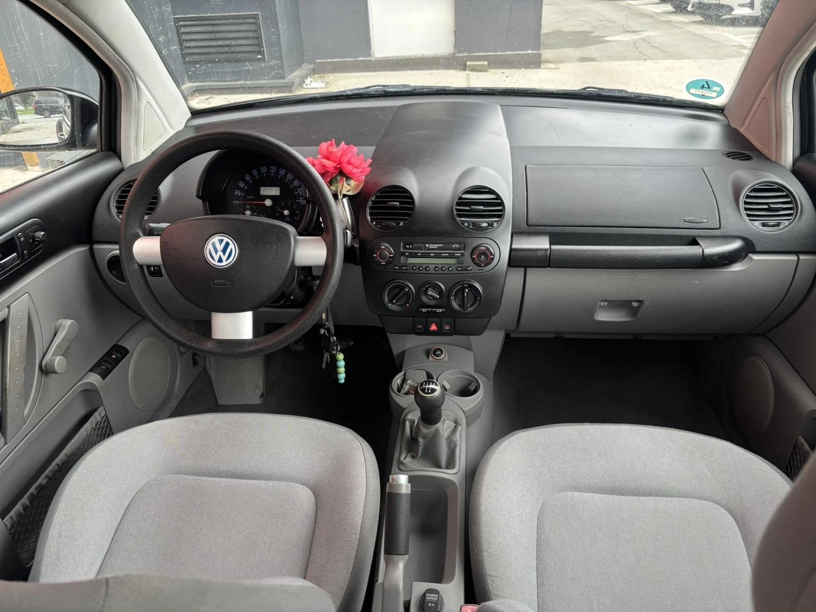 VW Beetle 1.6 Бензин, снимка 6 - Автомобили и джипове - 54029735