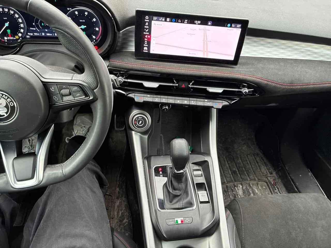 Alfa Romeo Tonale * Veloce * PANO* KEYLESS* ПОДГРЕВ* , снимка 9 - Автомобили и джипове - 54039281