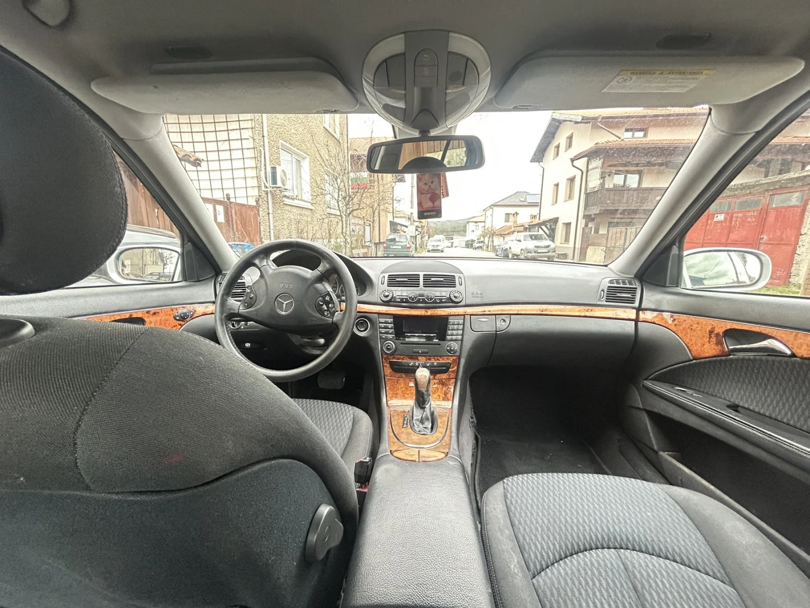 Mercedes-Benz E 220, снимка 8 - Автомобили и джипове - 54043489