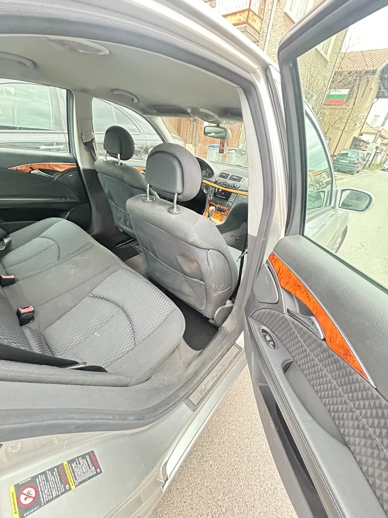 Mercedes-Benz E 220, снимка 5 - Автомобили и джипове - 54043489