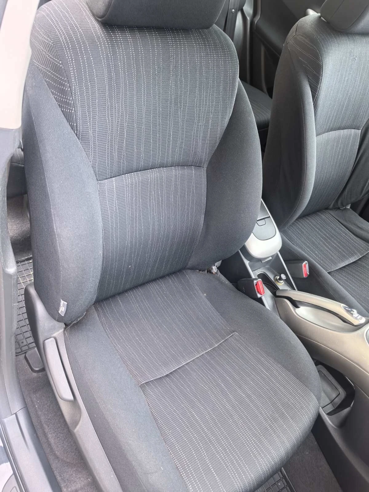 Toyota Auris 1.4 D, снимка 11 - Автомобили и джипове - 54087522