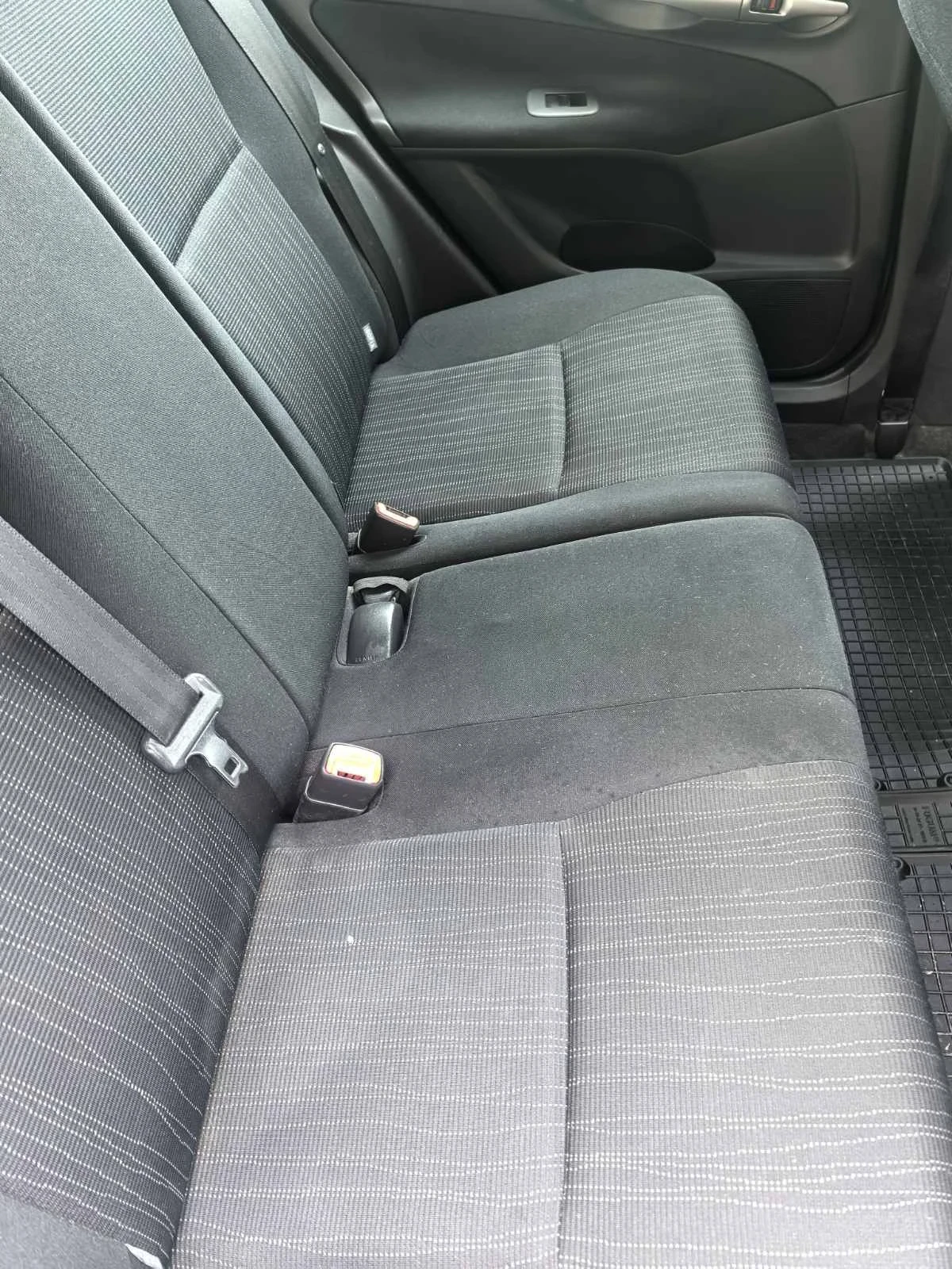 Toyota Auris 1.4 D, снимка 10 - Автомобили и джипове - 54087522