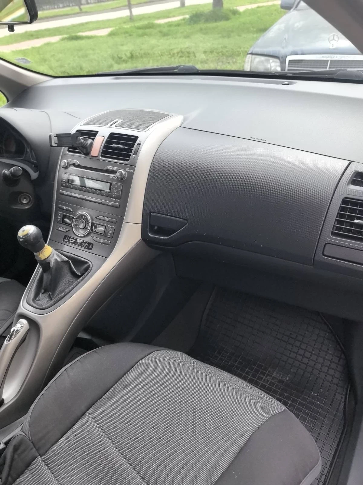 Toyota Auris 1.4 D, снимка 9 - Автомобили и джипове - 54087522