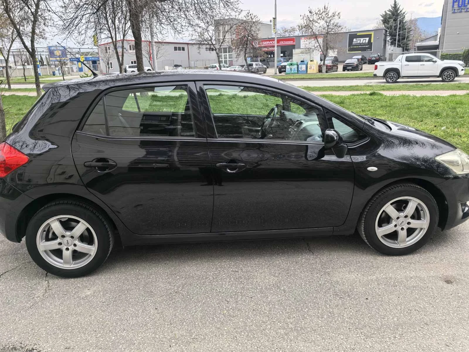 Toyota Auris 1.4 D, снимка 2 - Автомобили и джипове - 54087522