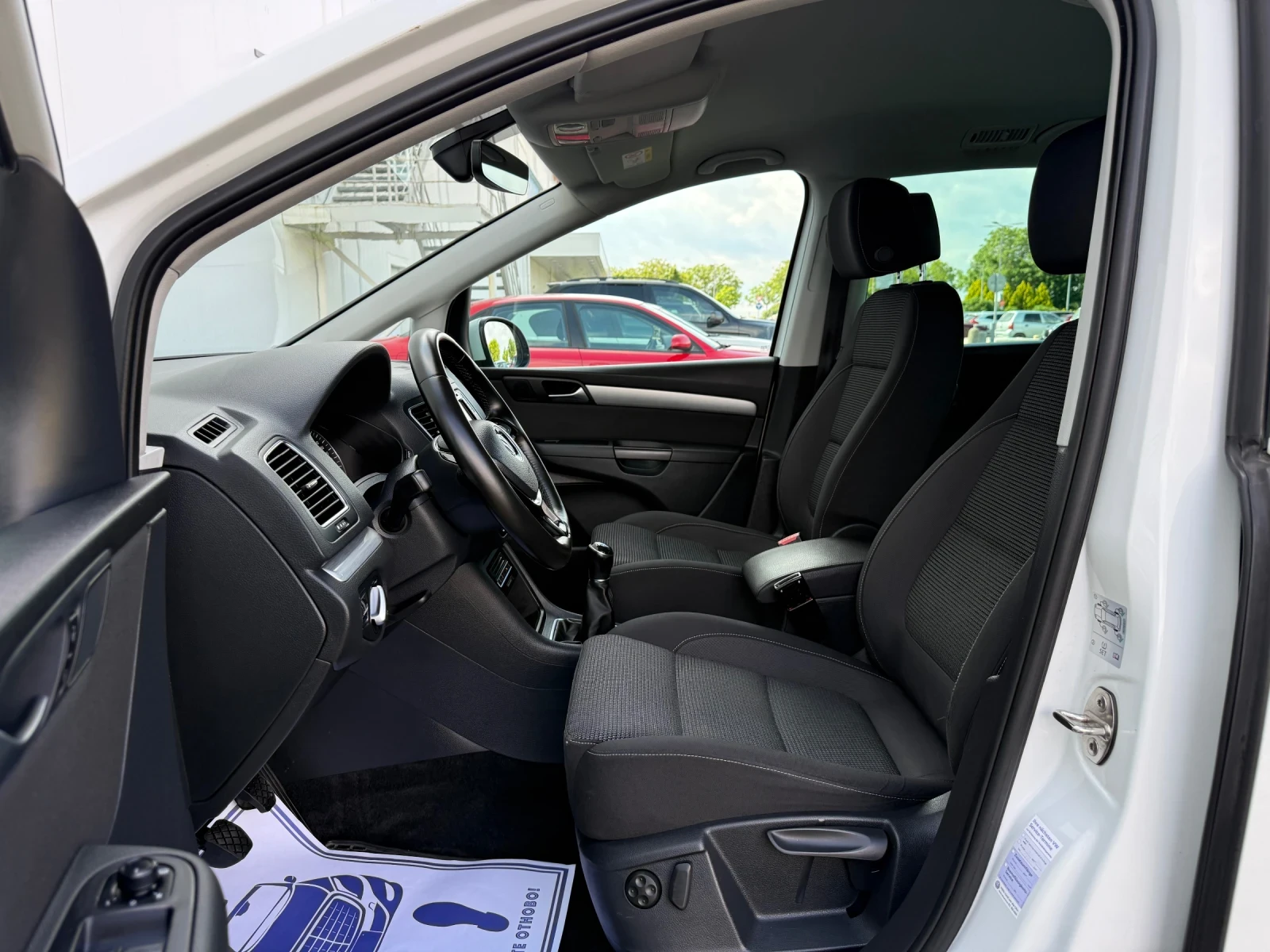 VW Sharan 2.0TDI 150ps FACELIFT, снимка 9 - Автомобили и джипове - 54654392