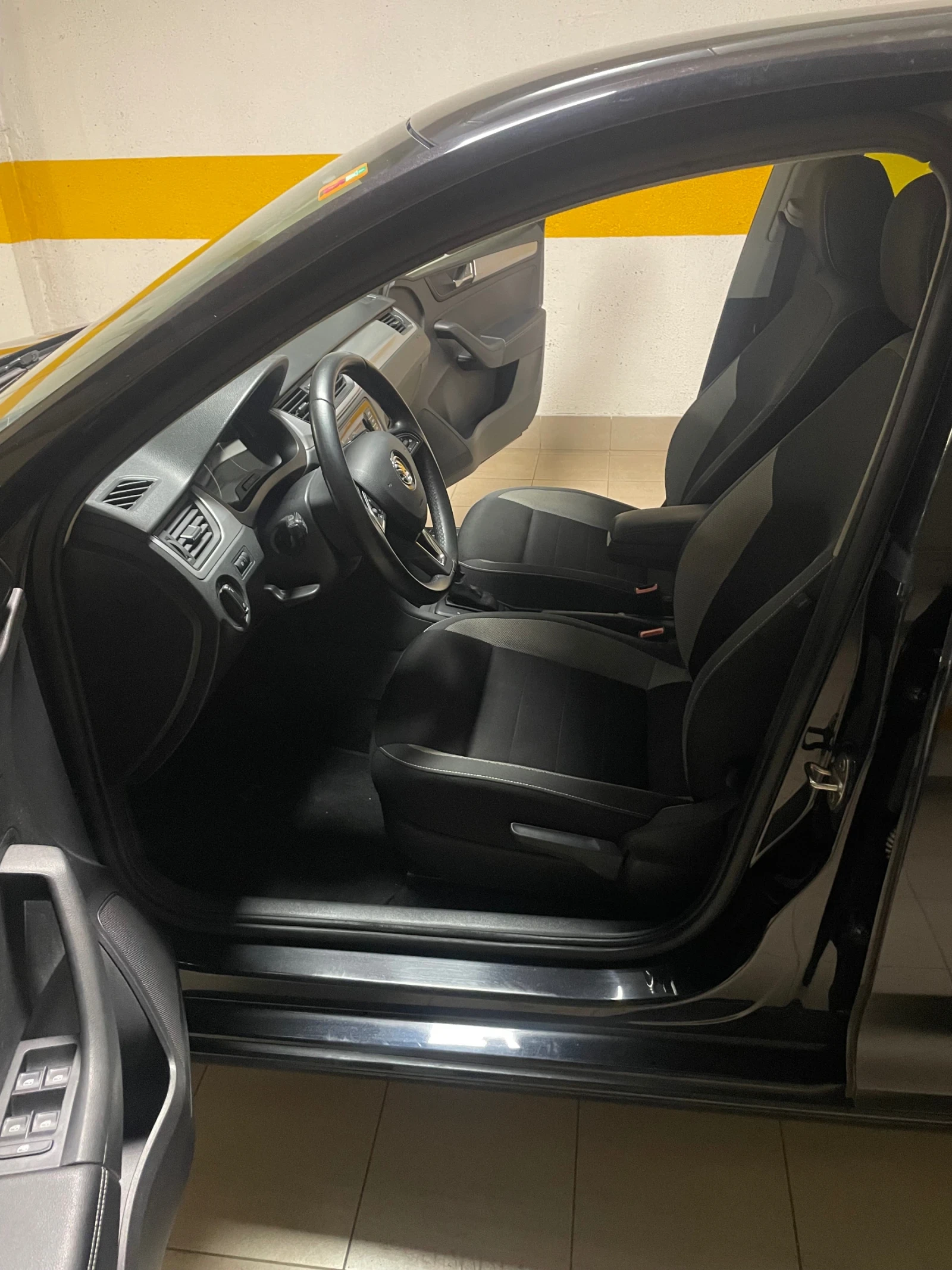 Skoda Rapid TDI 90ks Automatic Parktronic , снимка 12 - Автомобили и джипове - 54763728